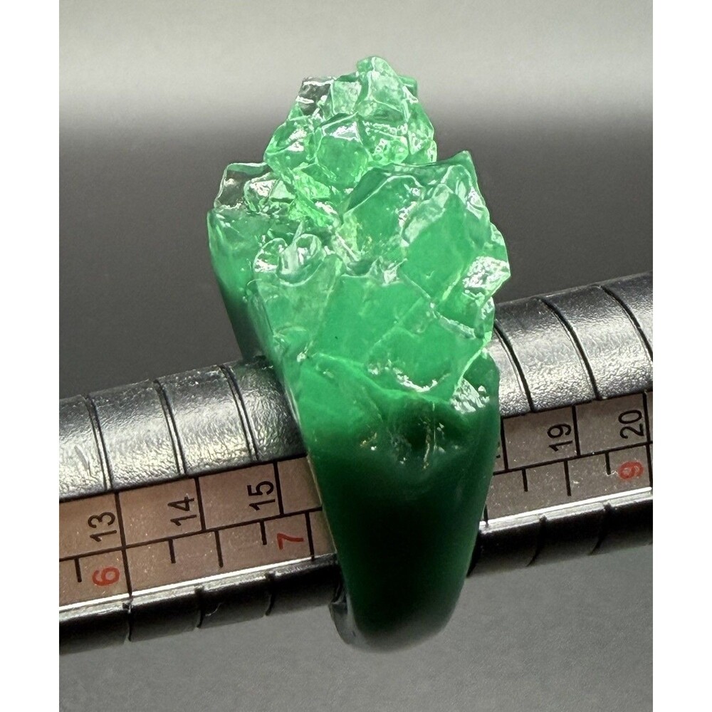 Y2K Chunky Green Resin Geode Ring Size 7 Faux Crystal Statement Rock Costume